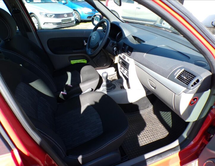 Renault Thalia Sedan / Limuzína 1,1 l 55 kw