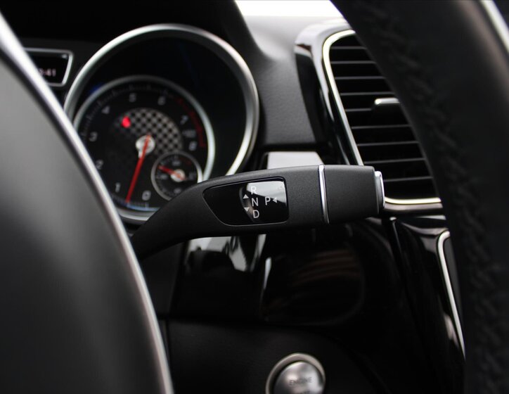 Mercedes-Benz GLE SUV 4,7 l 335 kw