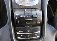 Porsche Cayenne SUV 4,8 l 397 kw