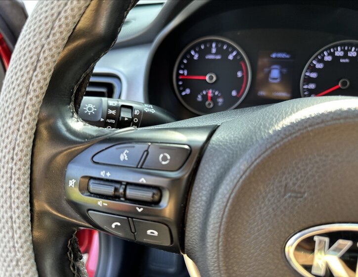 KIA Stonic SUV / Terénní 1,6 l 81 kw