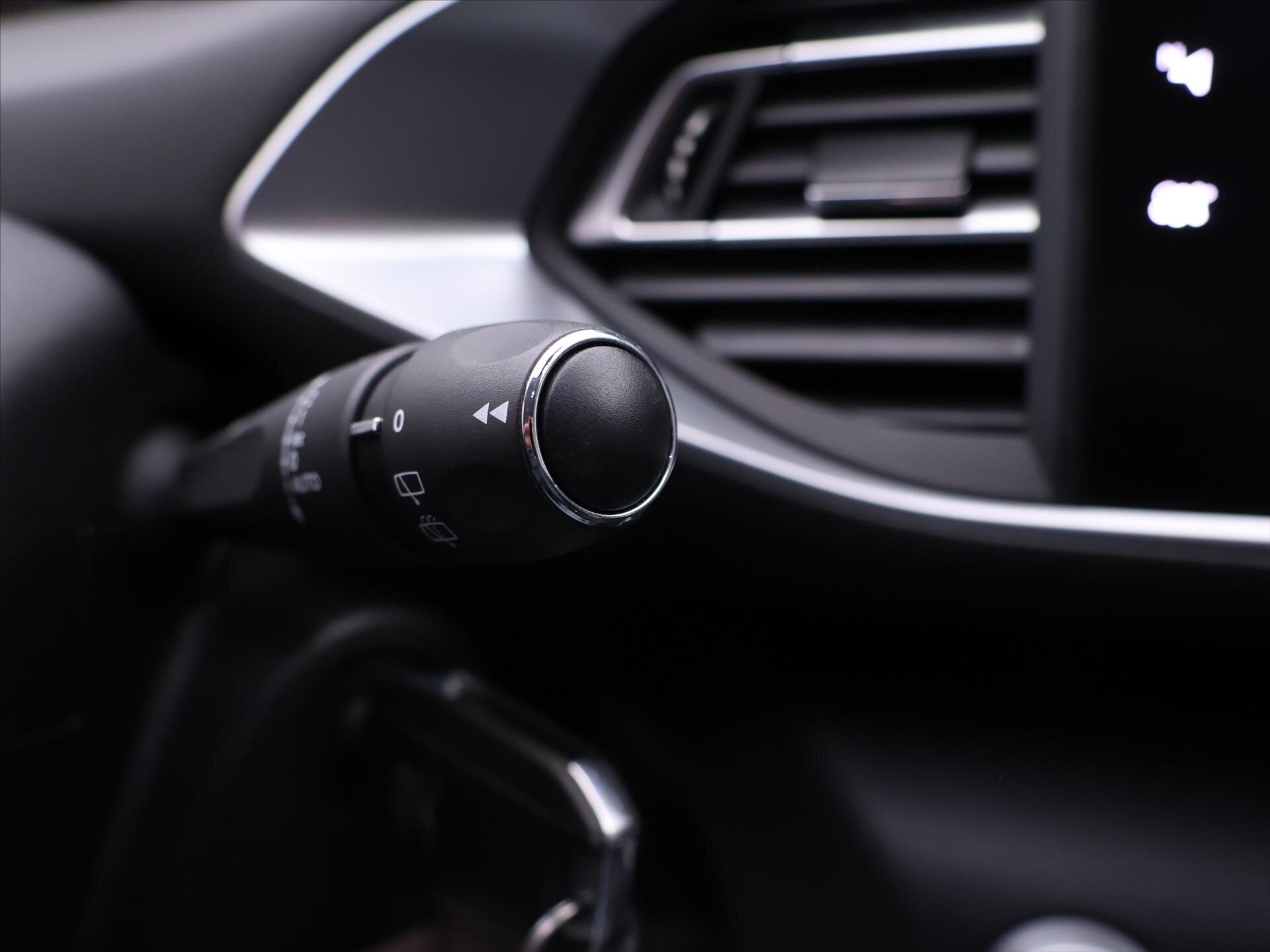 Peugeot 308 Kombi 1,2 l 96 kw