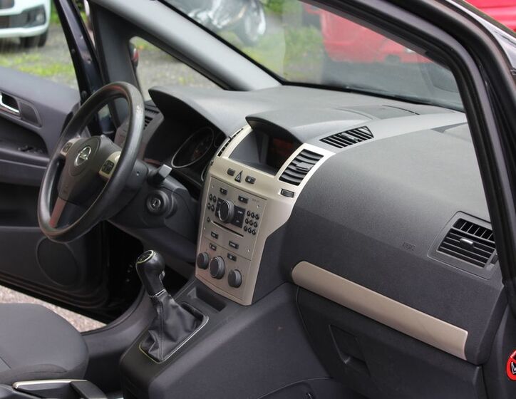 Opel Zafira 13
