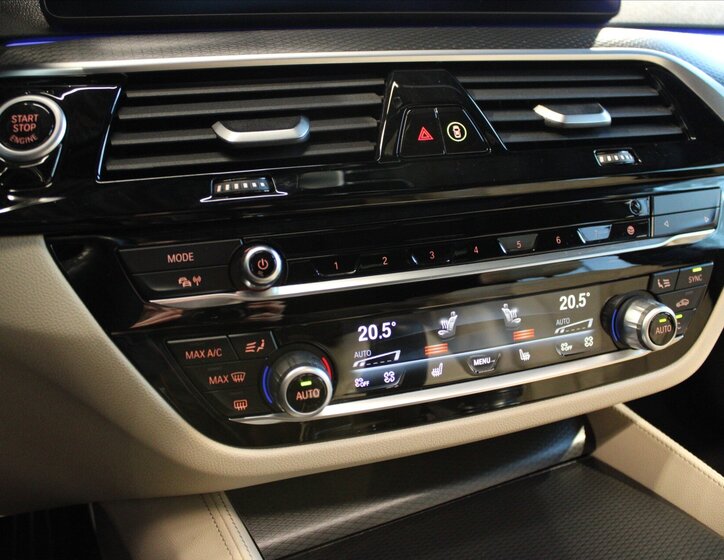 BMW Řada 5 Kombi 3,0 l 210 kw