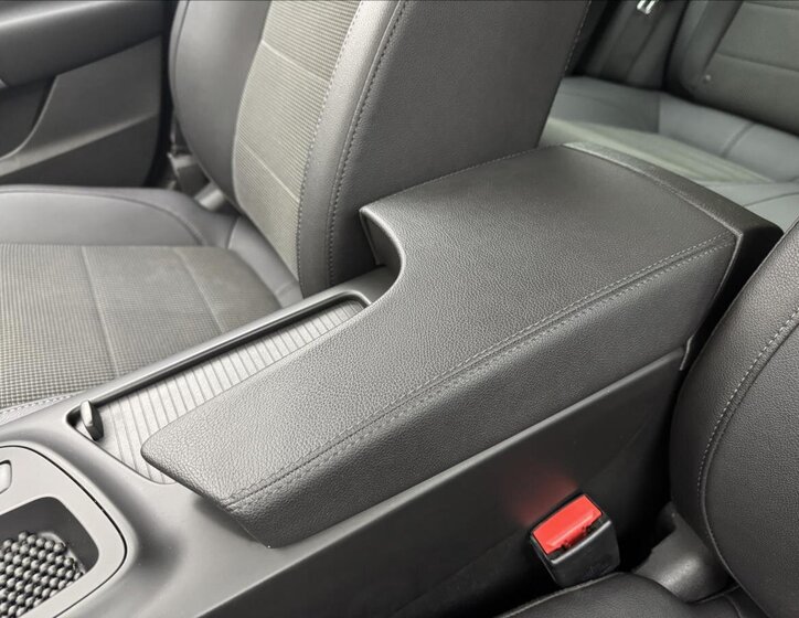 Opel Insignia Sedan / Limuzína 2,0 l 118 kw