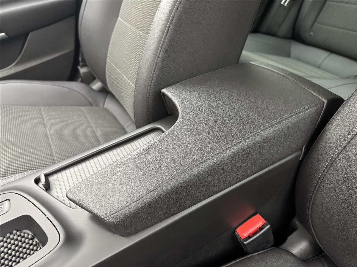 Opel Insignia Sedan / Limuzína 2,0 l 118 kw