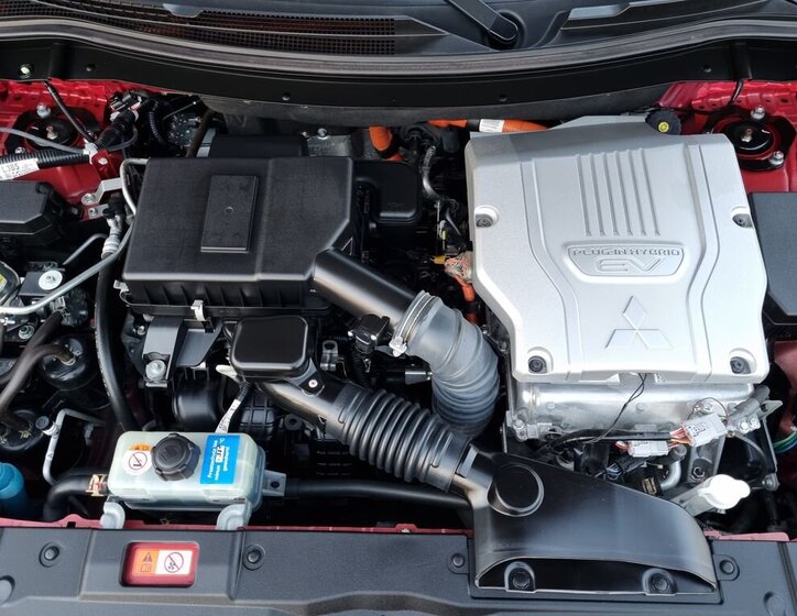 Mitsubishi Outlander SUV / Terénní 2,4 l 165 kw