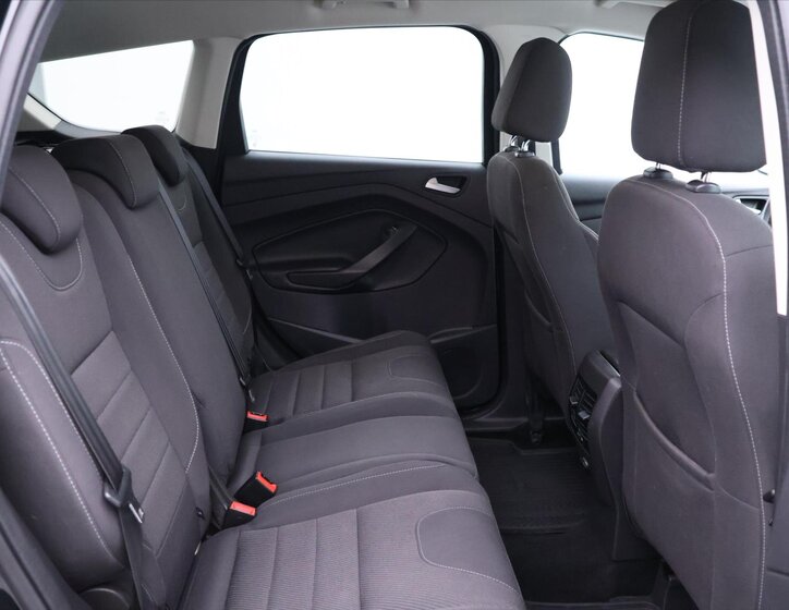 Ford Kuga SUV / Terénní 1,5 l 110 kw