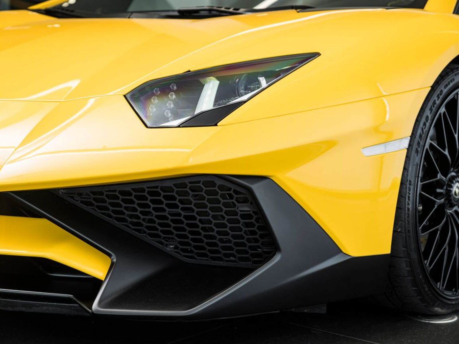 Lamborghini Aventador 19