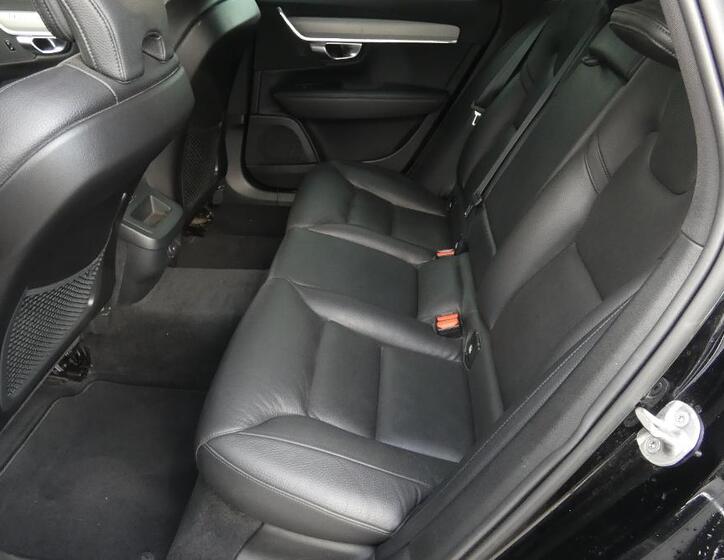 Volvo V90 19