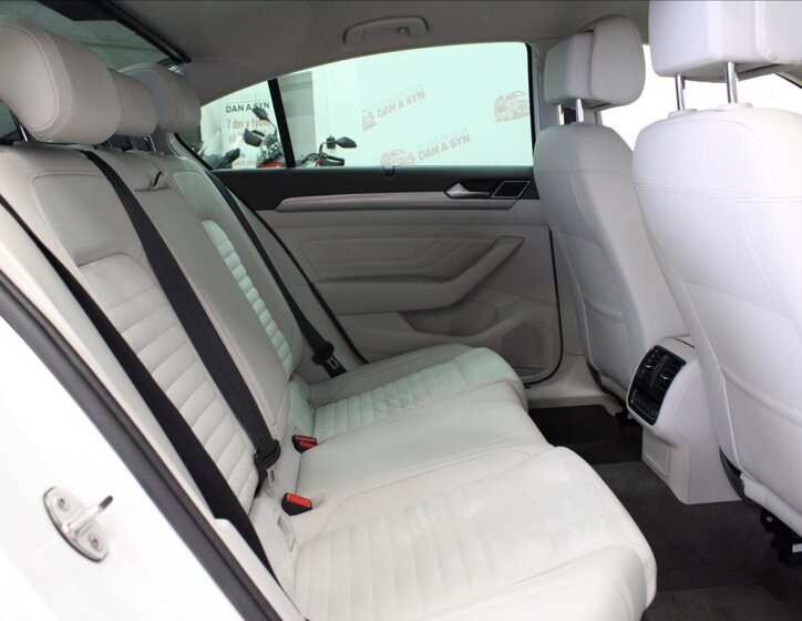 Volkswagen Passat Sedan 1,4 l 115 kw