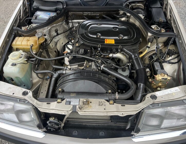 Mercedes-Benz 124 Sedan 2,3 l 97 kw