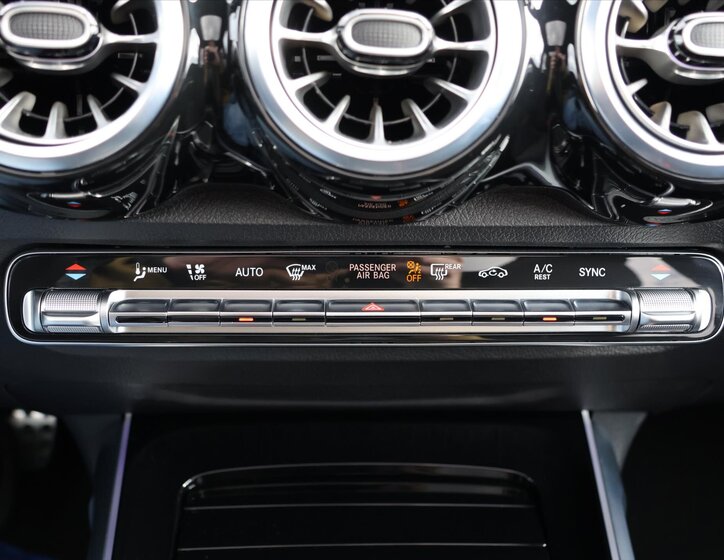 Mercedes-Benz GLB 38