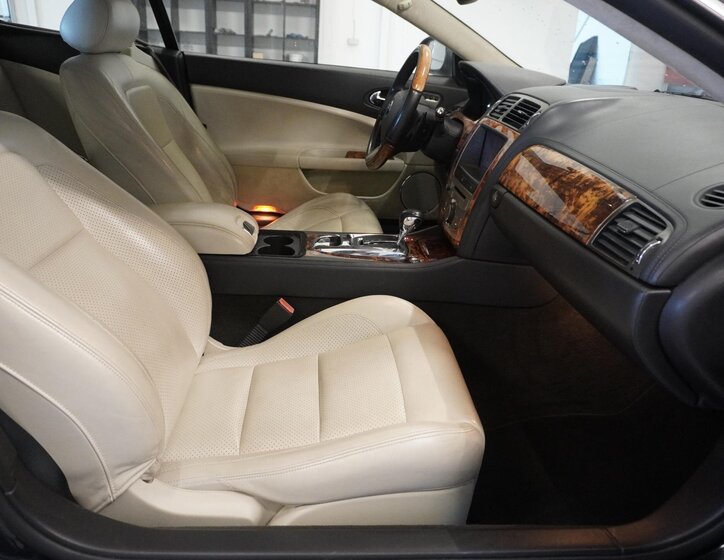 Jaguar XK8 Ostatní 4,2 l 219 kw