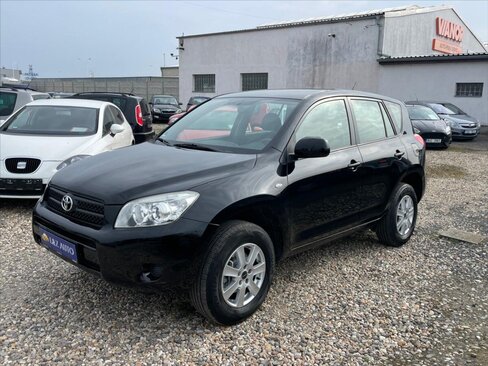 Toyota RAV4 SUV / Terénní 2,0 l 112 kw