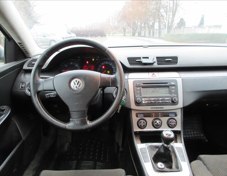 Volkswagen Passat Sedan 2,0 l 103 kw