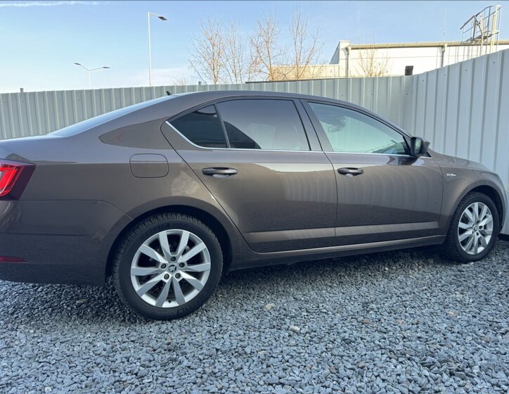 Škoda Octavia Sedan / Limuzína 2,0 l 110 kw