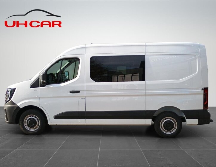 Nissan Interstar 8