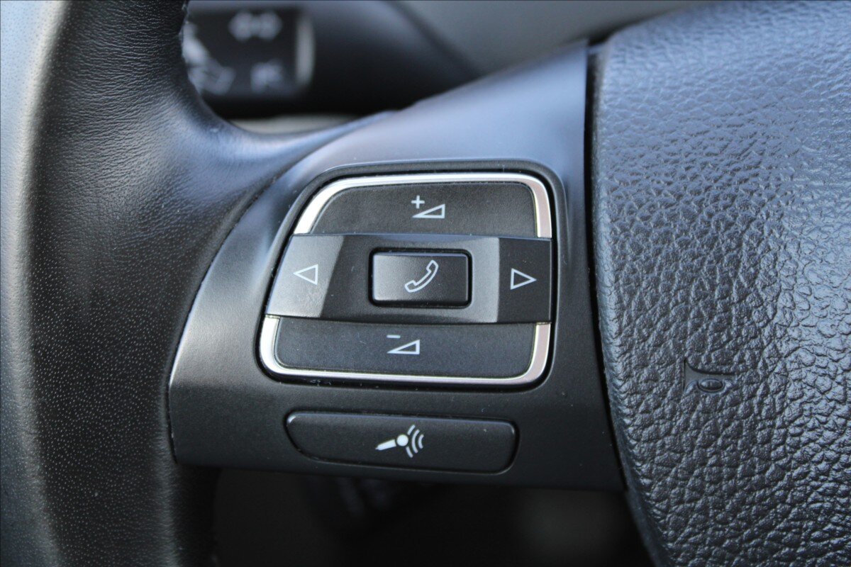 Volkswagen Passat Kombi 1,6 l 77 kw