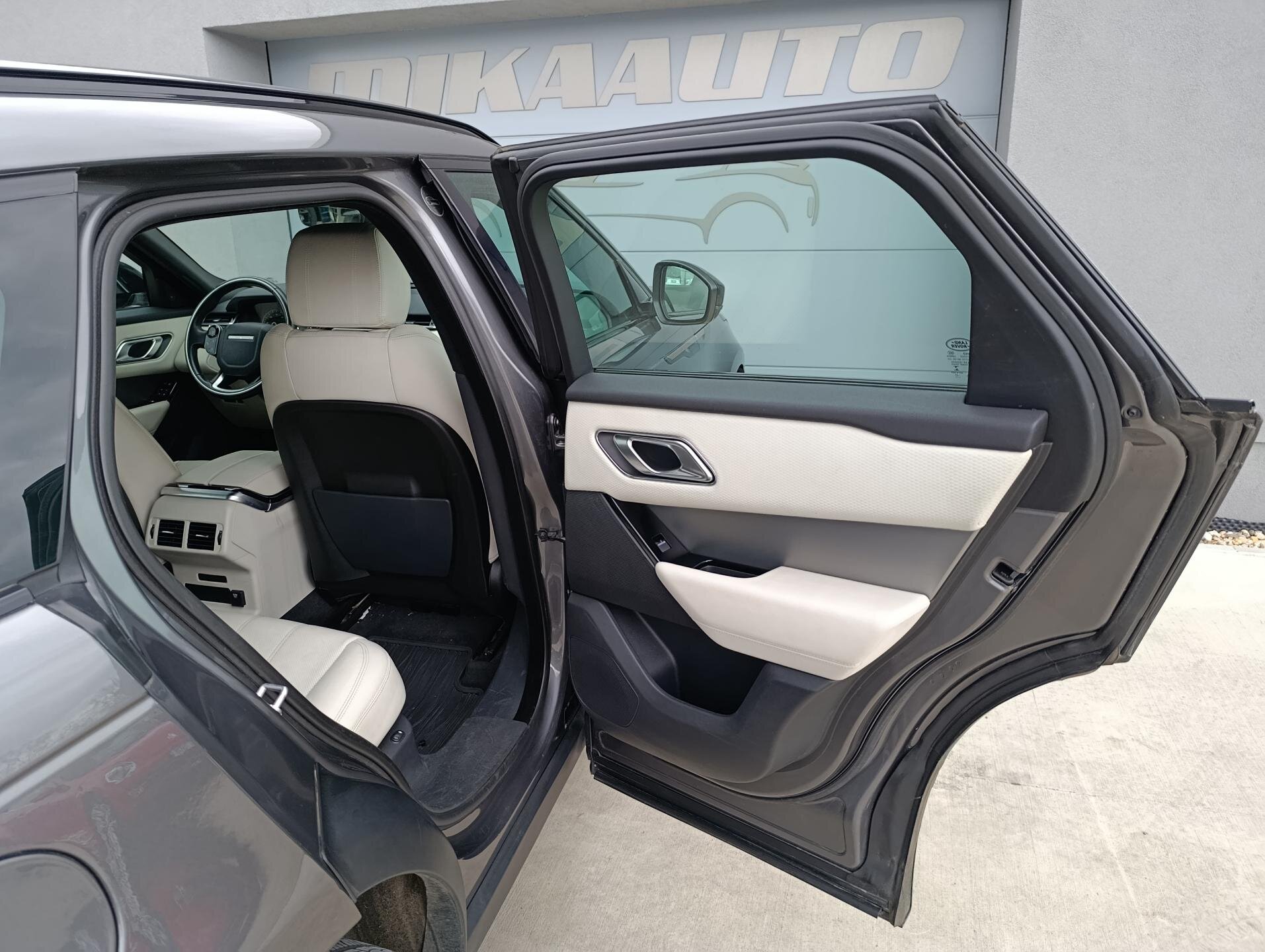 Land Rover Range Rover Velar SUV / Terénní 2,0 l 184 kw