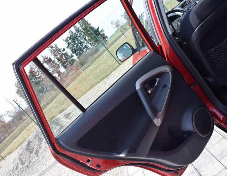 Toyota RAV4 SUV / Terénní 2,2 l 100 kw