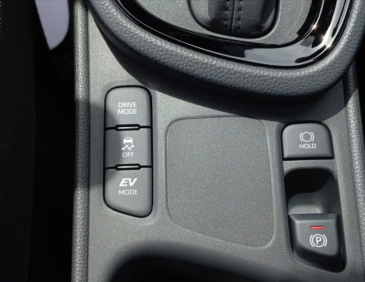 Toyota Yaris Cross CUV / Crossover 1,5 l 68 kw