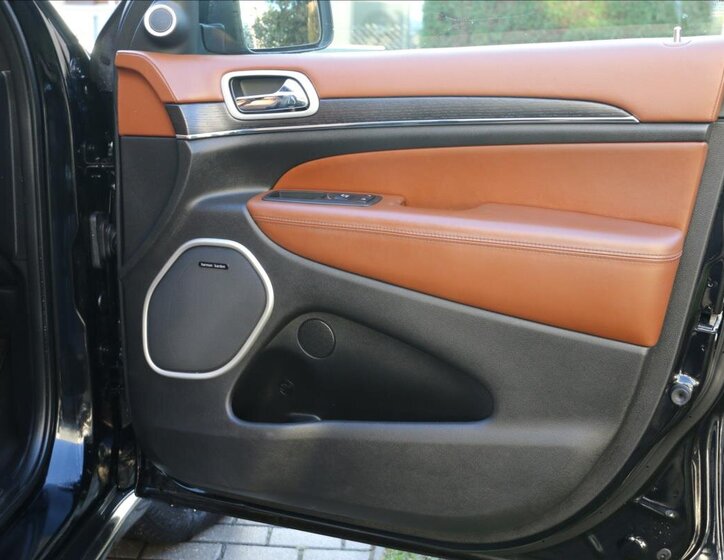 Jeep Grand Cherokee 38