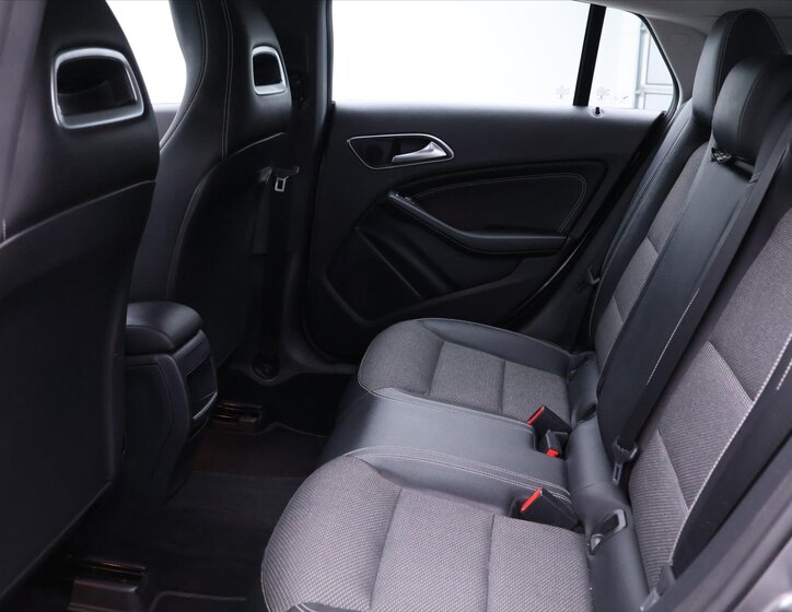 Mercedes-Benz CLA Kombi 2,1 l 100 kw