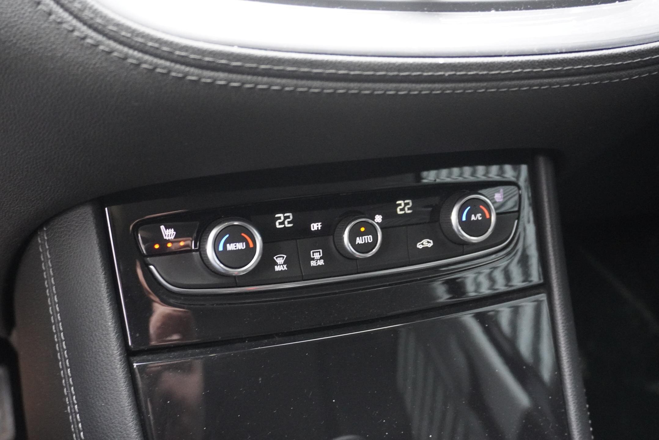 Opel Grandland X SUV 1,2 l 96 kw