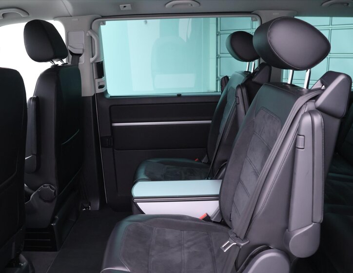 Volkswagen Multivan 17