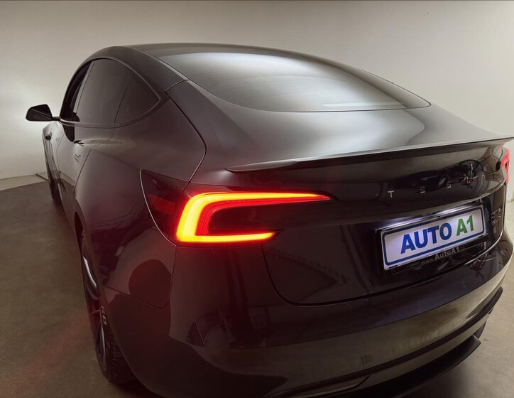 Tesla Model 3 43