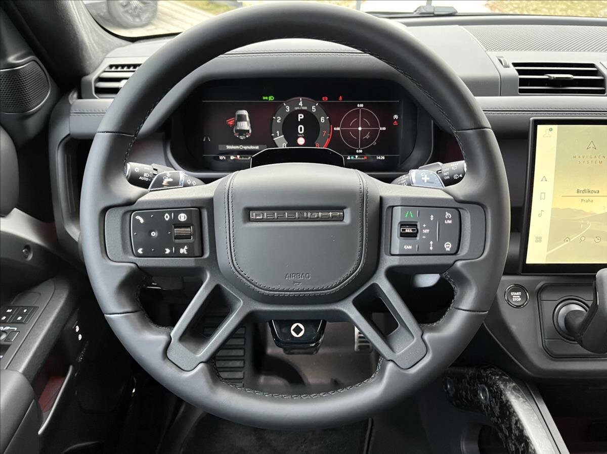 Land Rover Defender SUV 4,4 l 467 kw