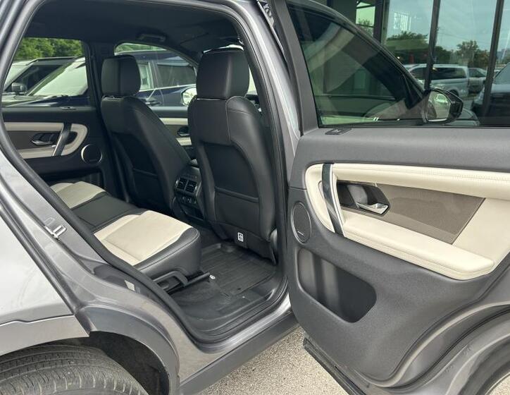 Land Rover Discovery Sport 12