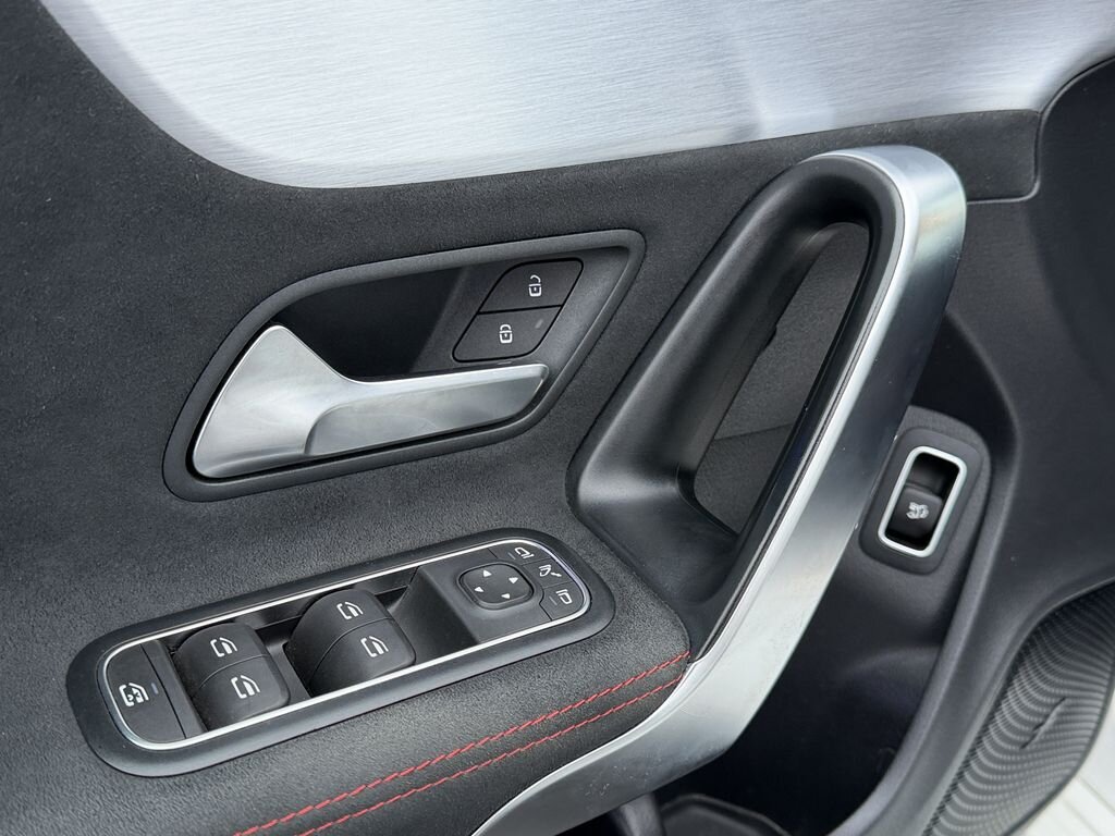 Mercedes-Benz CLA Kombi 2,0 l 310 kw