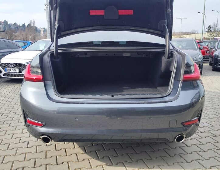 BMW Řada 3 Sedan / Limuzína 2,0 l 215 kw