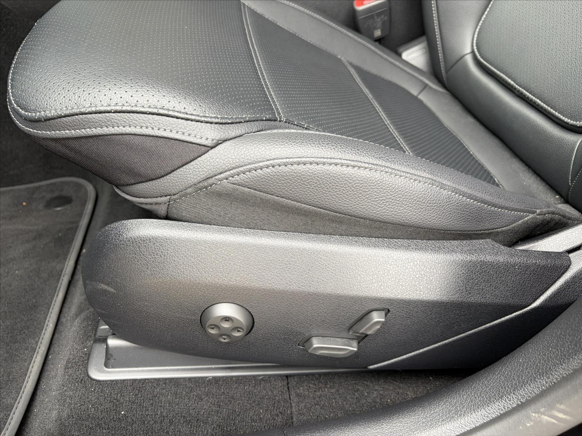 Mercedes-Benz GLC SUV / Terénní 2,0 l 145 kw