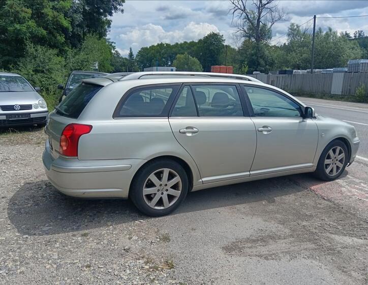 Toyota Avensis 12