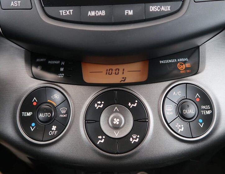 Toyota RAV4 SUV / Terénní 2,0 l 116 kw