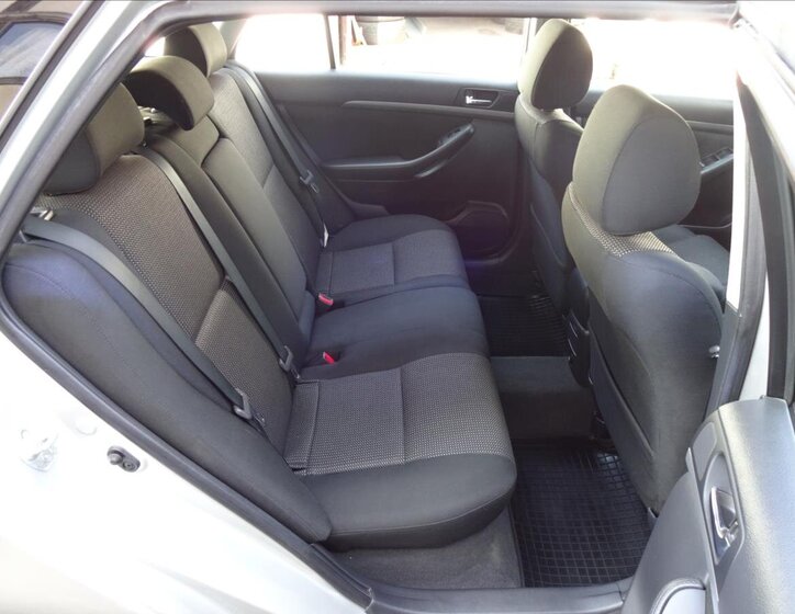 Toyota Avensis Kombi 2,0 l 93 kw