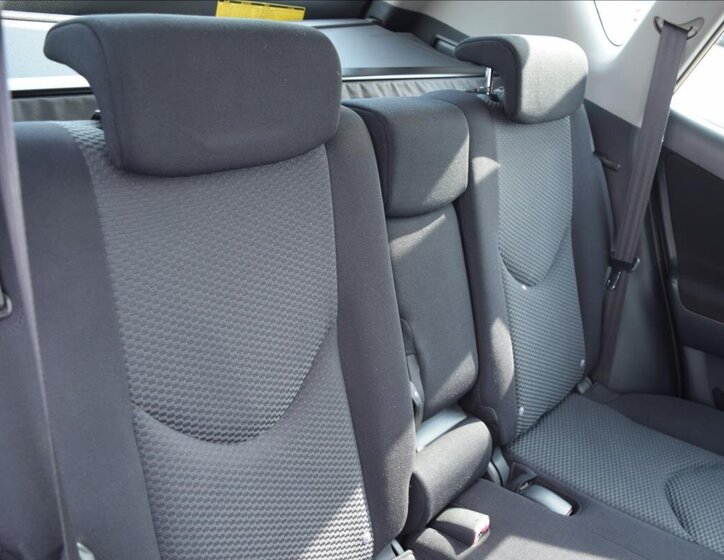 Toyota RAV4 SUV / Terénní 2,2 l 100 kw