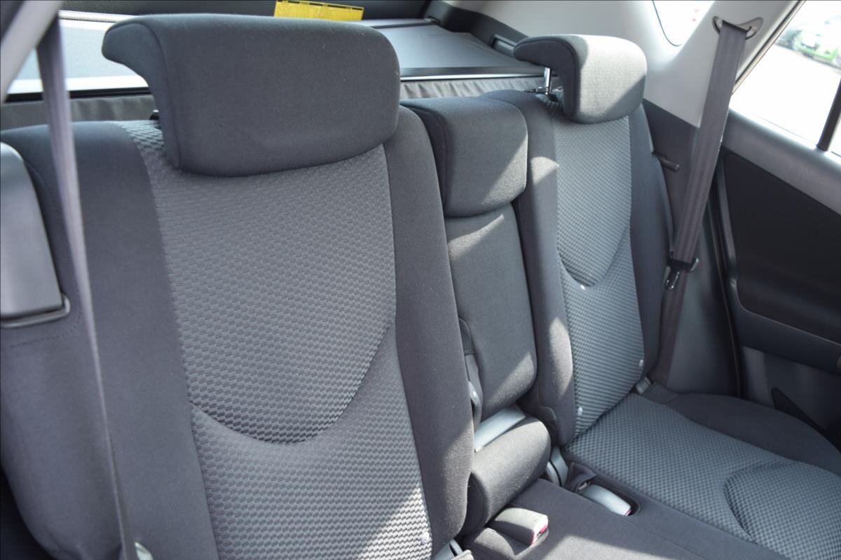 Toyota RAV4 SUV / Terénní 2,2 l 100 kw