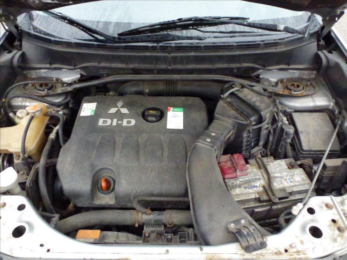 Mitsubishi Outlander SUV / Terénní 2,0 l 103 kw