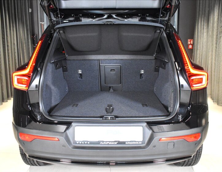 Volvo XC40 SUV / Terénní 2,0 l 120 kw