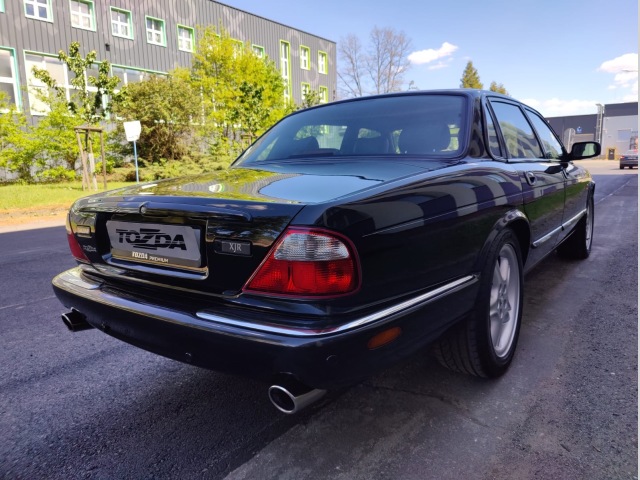 Jaguar XJR