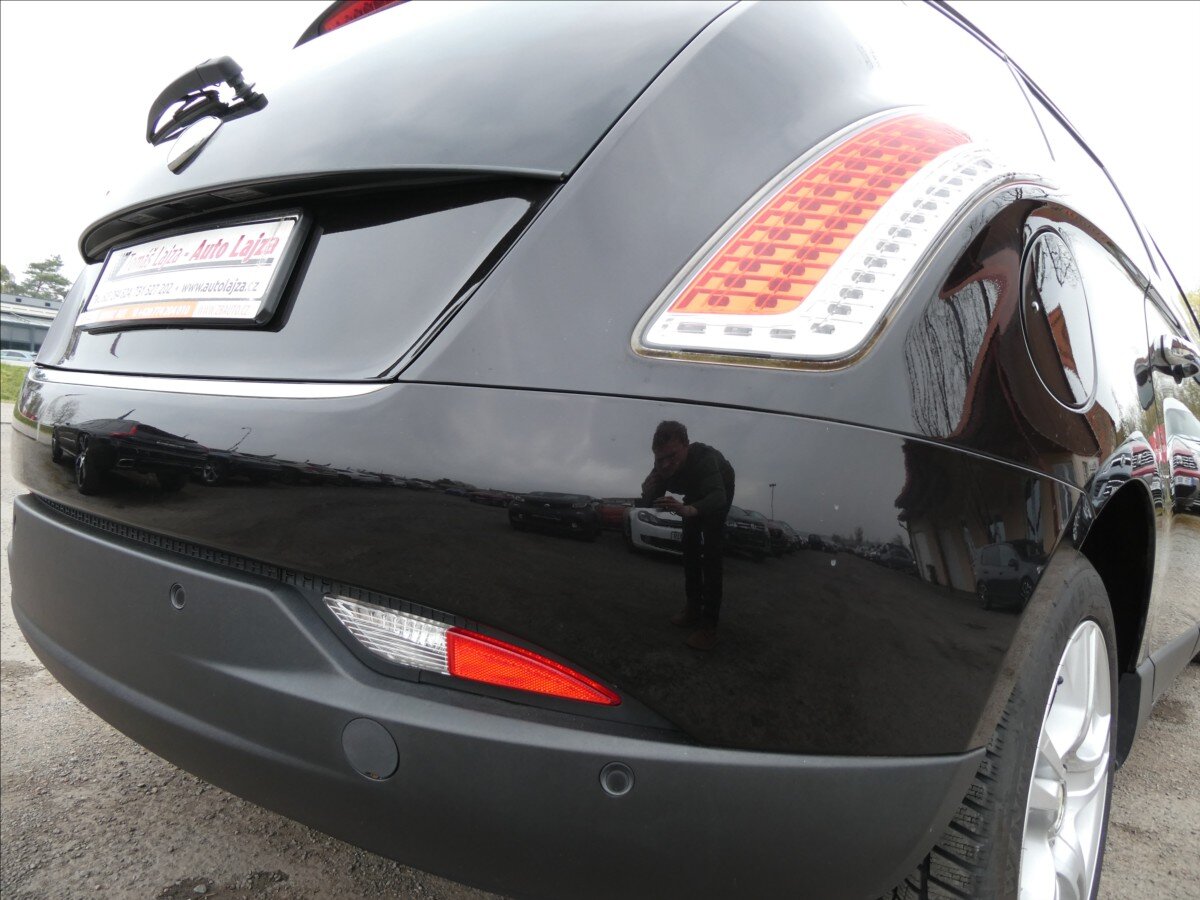 Lancia Delta Hatchback 1,4 l 88 kw