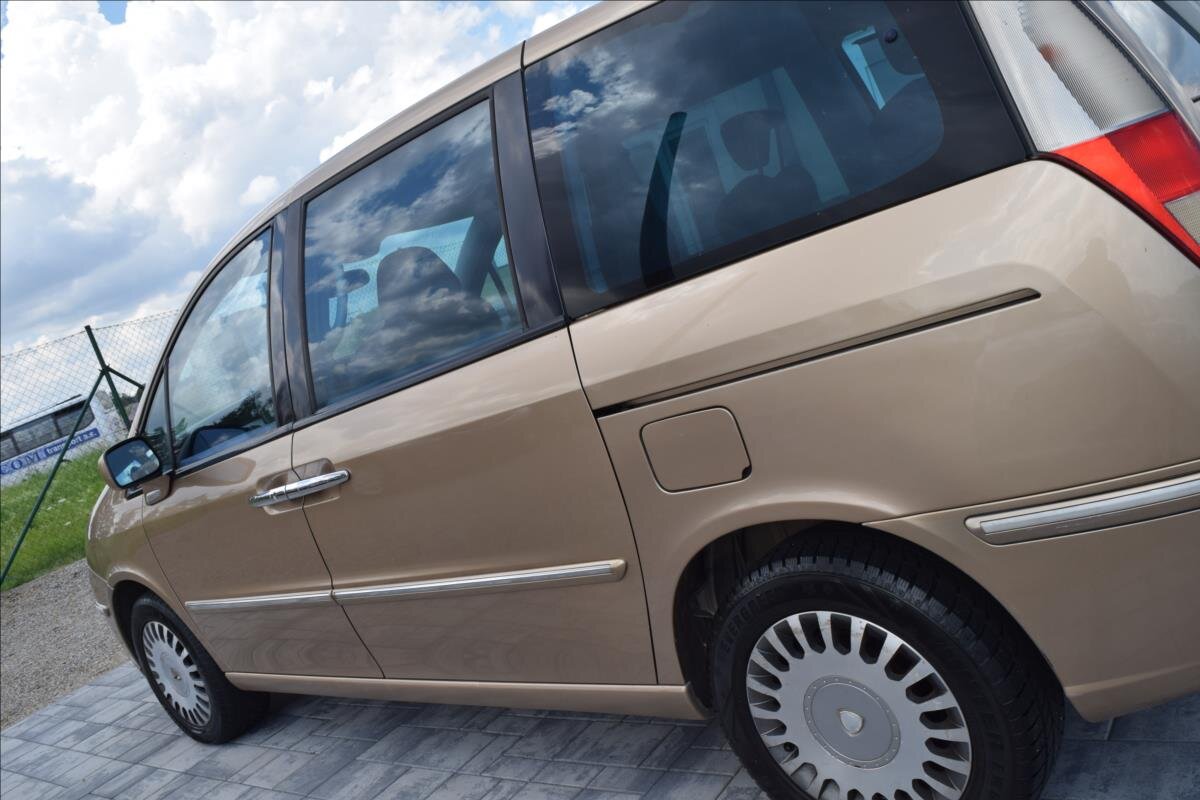 Lancia Phedra MPV 2,2 l 94 kw