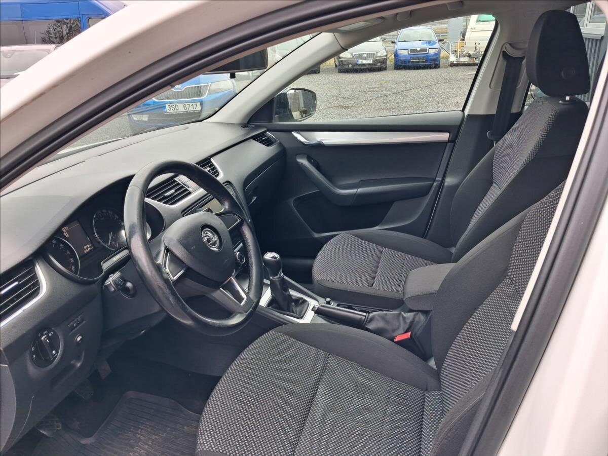 Škoda Octavia Sedan / Limuzína 1,6 l 66 kw