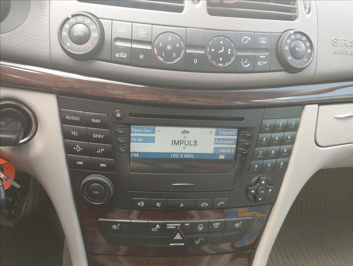 Mercedes-Benz Třídy E Sedan / Limuzína 1,8 l 120 kw