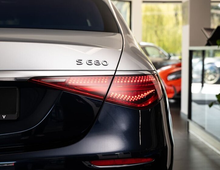 Mercedes-Benz Ostatní Sedan / Limuzína 6,0 l 450 kw