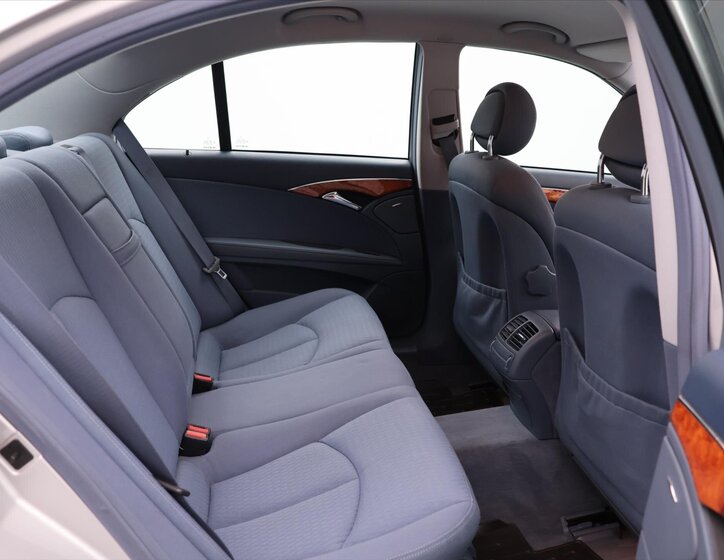 Mercedes-Benz Třídy E Sedan 2,7 l 130 kw