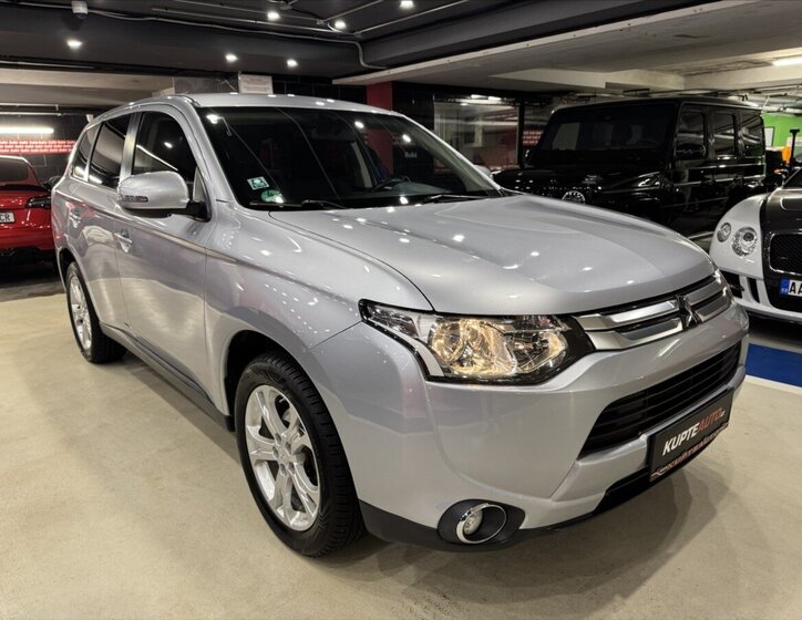 Mitsubishi Outlander SUV / Terénní 2,0 l 110 kw